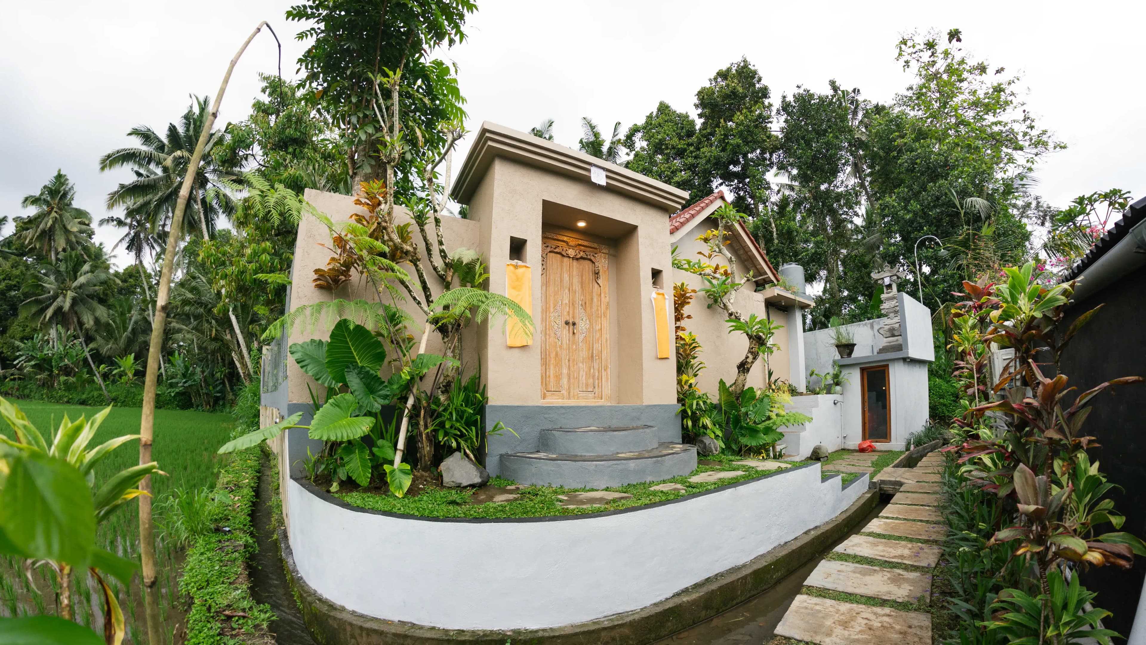 View of Wana Jiwa surrounded by nature