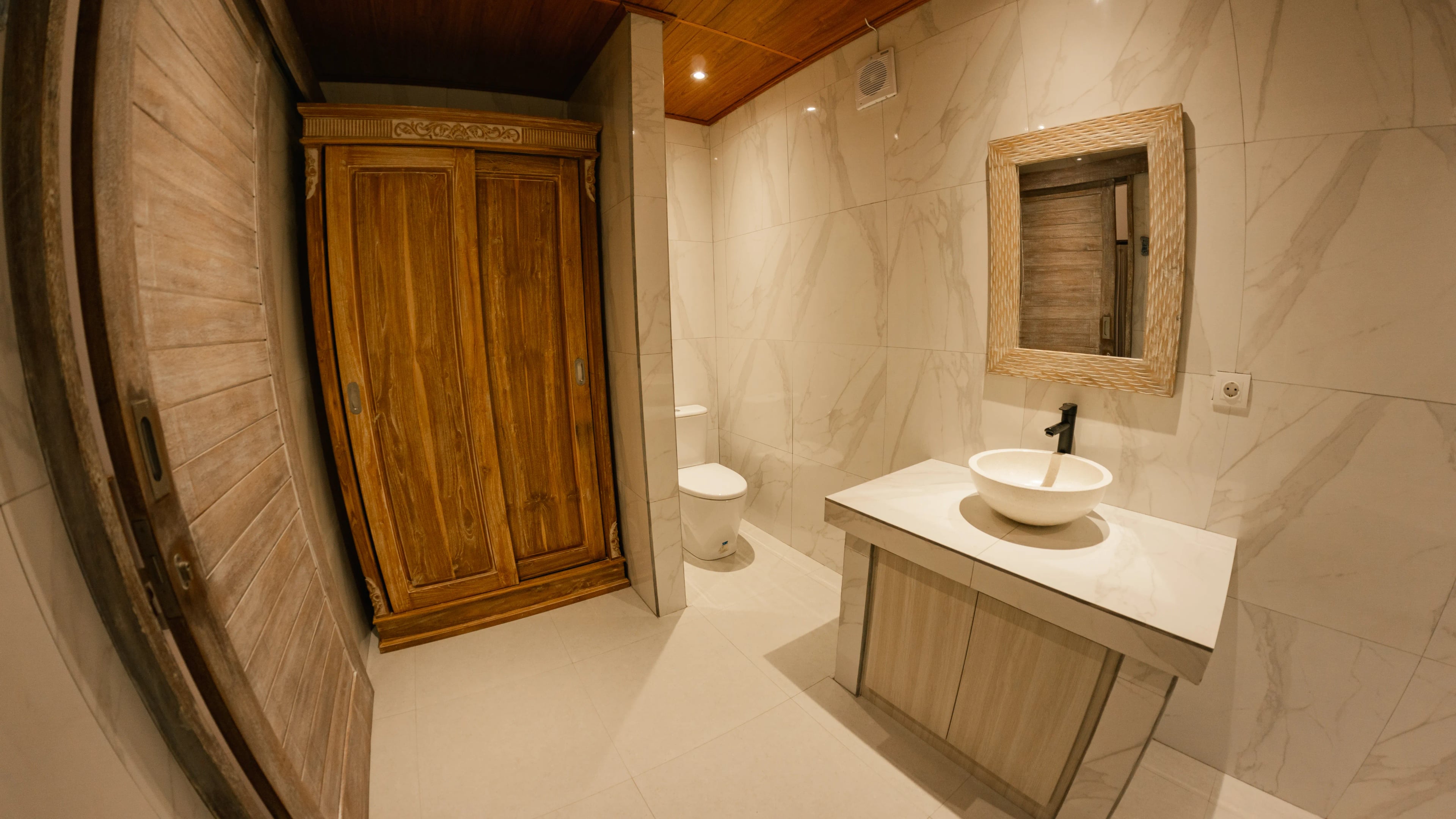 Sink and mirror detail