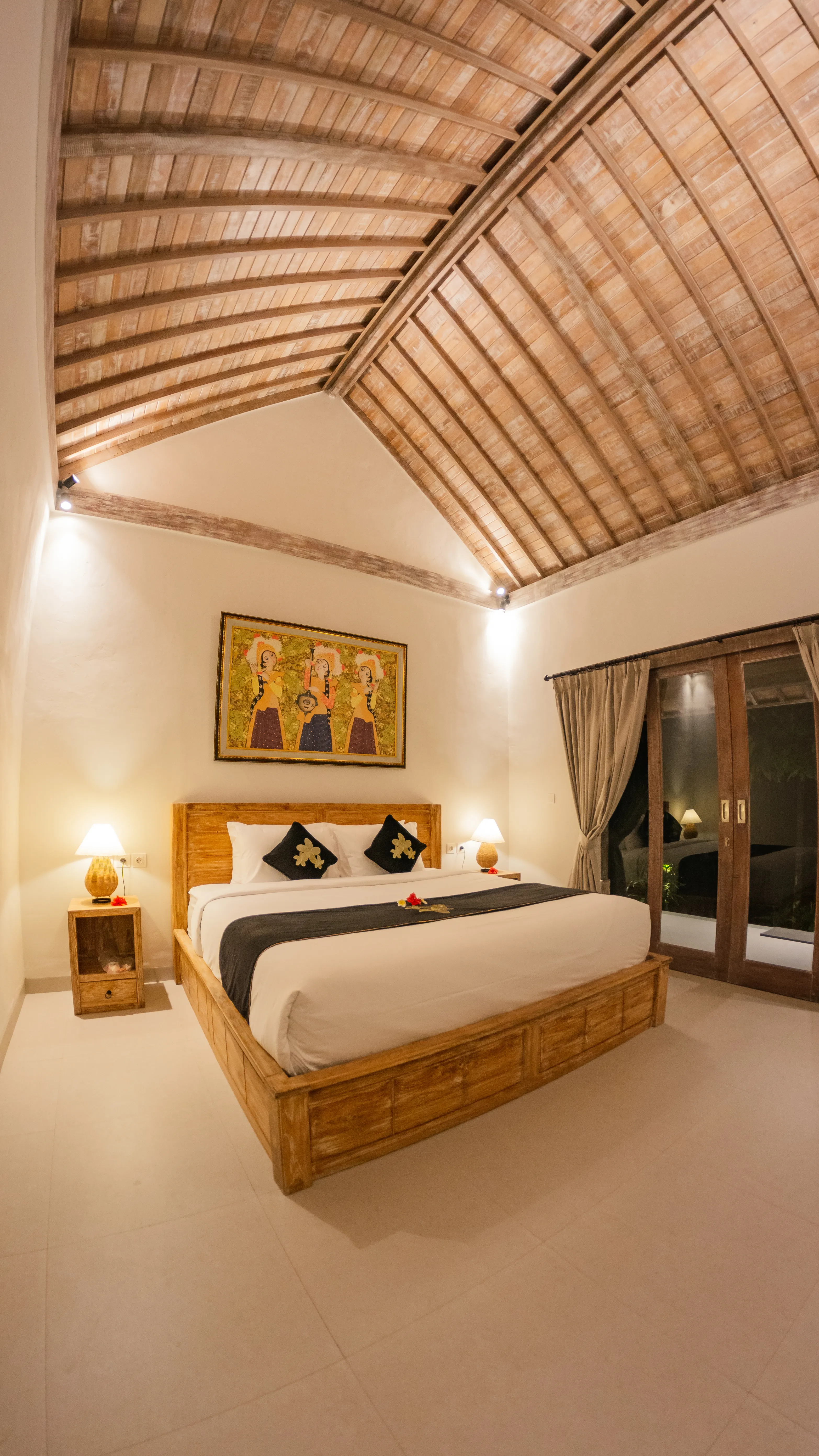 Queen bed with bedside lamps