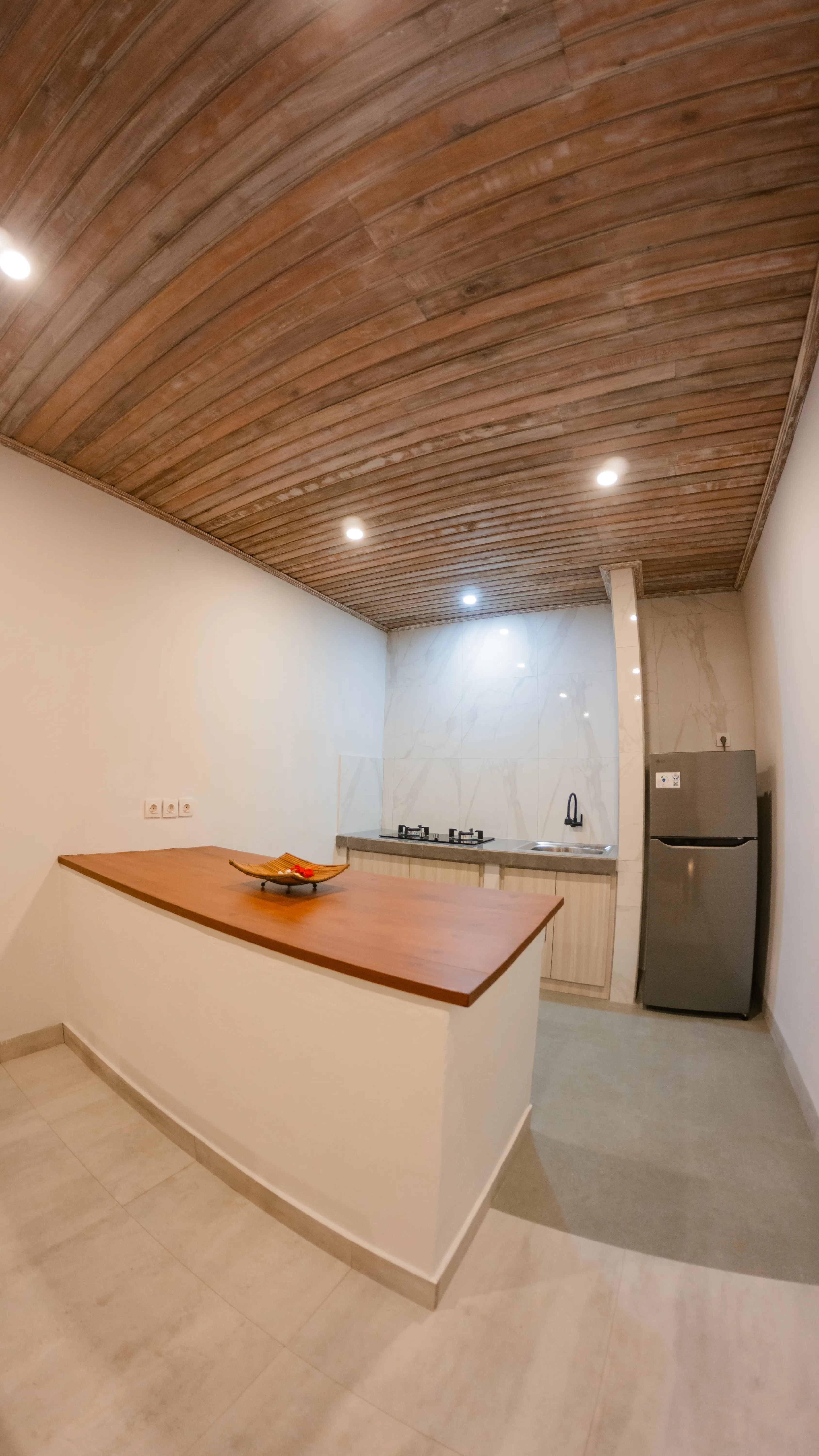 Kitchen and dining space overview 2